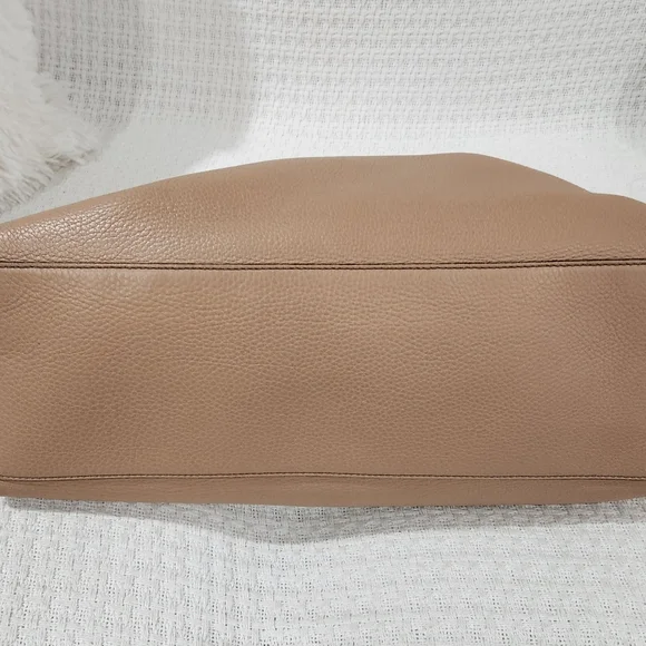 Gucci GG Soho Medium Leather Shoulder Bag Crossbody bag with Chain Straps - Picture 13 of 15